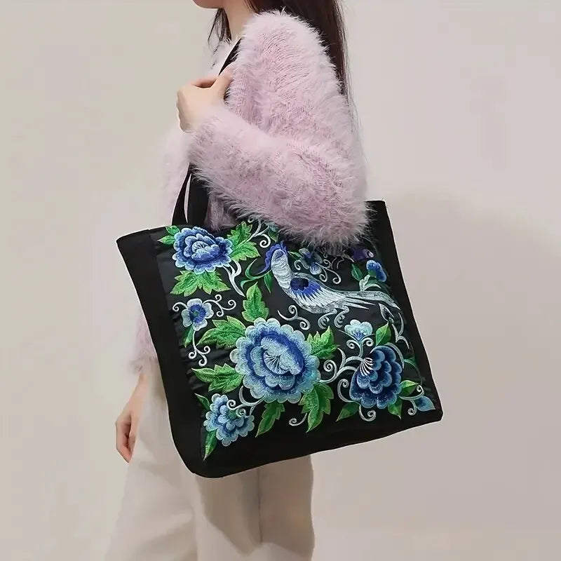 Grand sac cabas femme en tissu, broderies florales bohèmes et oiseaux, idéal pour toutes occasions.