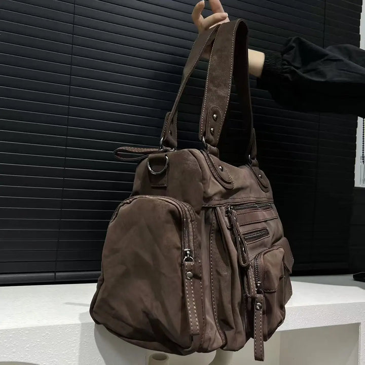 Sac cabas marron femme, grande capacité pour tous vos essentiels. Aspect daim, sac à main polyvalent et mode.