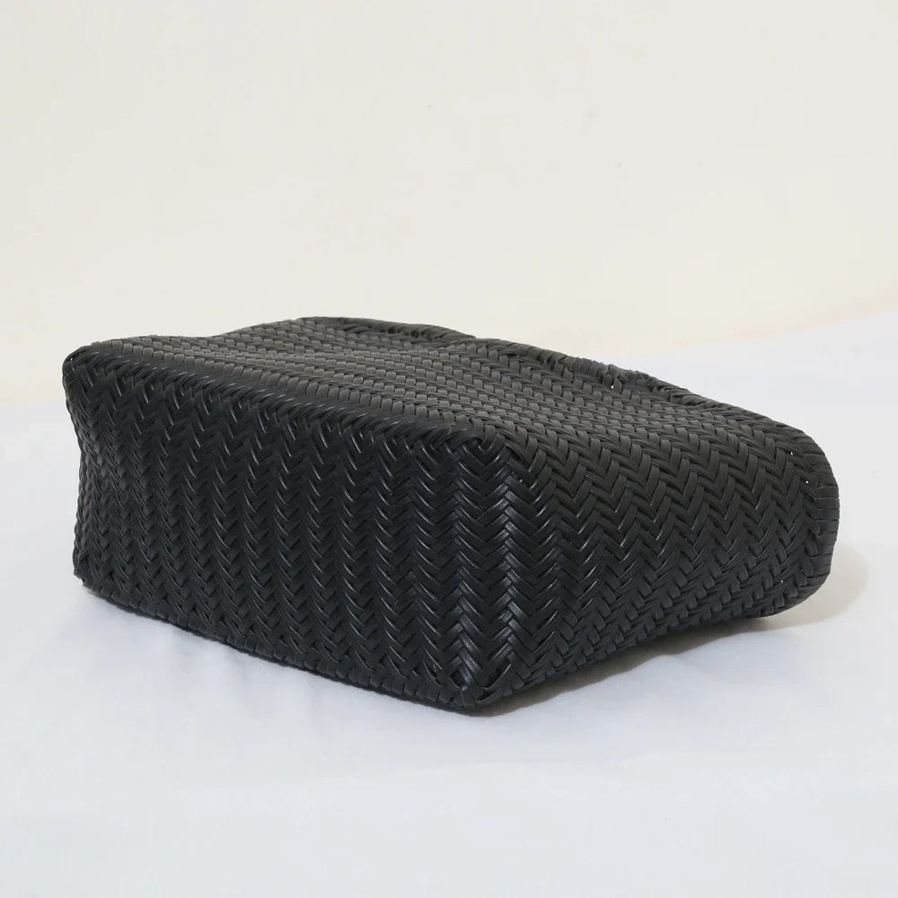 Sac à main cabas en cuir tressé, design élégant et moderne pour femme active et organisée.