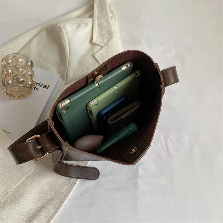 Sac à main cabas femme en cuir vegan blanc pur, avec bandoulière amovible, accessoire élégant et fonctionnel.