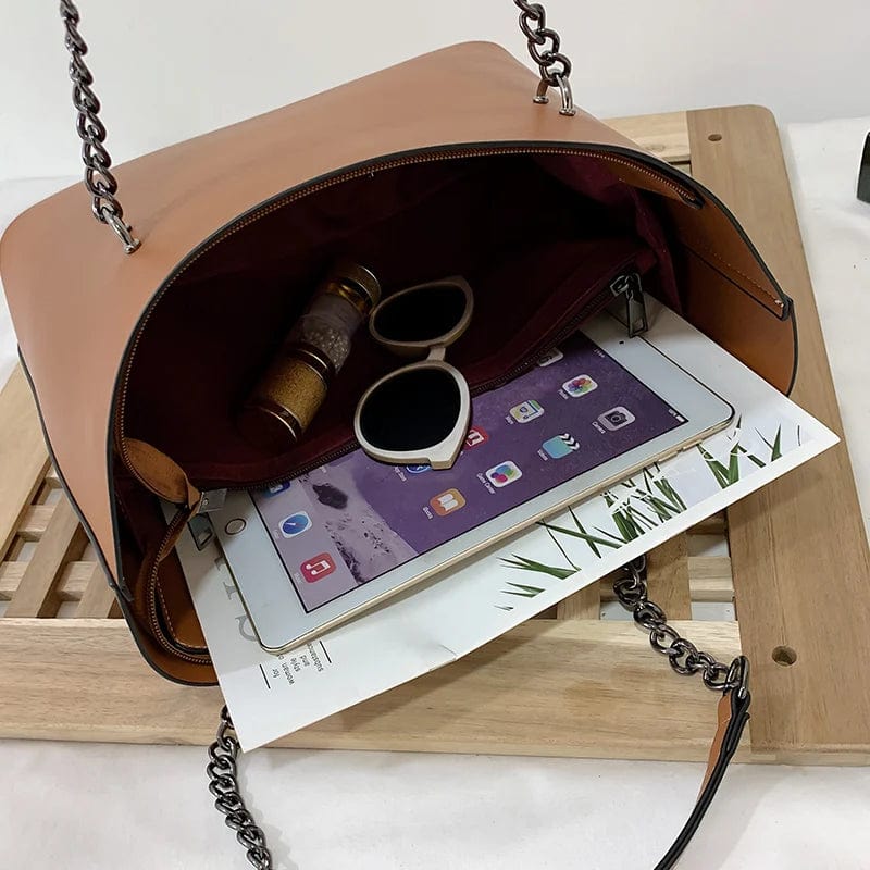 Sac cabas femme noir chic et moderne, en cuir vegan, un sac de cours ou de bureau parfait pour toutes