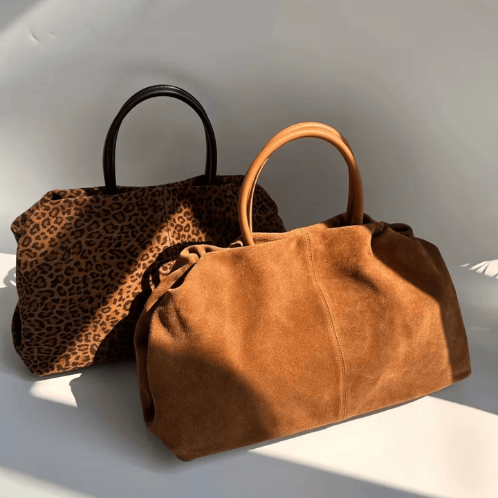 Sac à main en daim, modèle cabas chic, idéal pour les femmes actives et organisées.