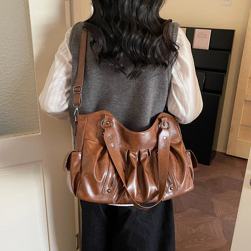 Grand sac cabas femme marron, polyvalent pour les cours, le travail et le quotidien, style élégant.