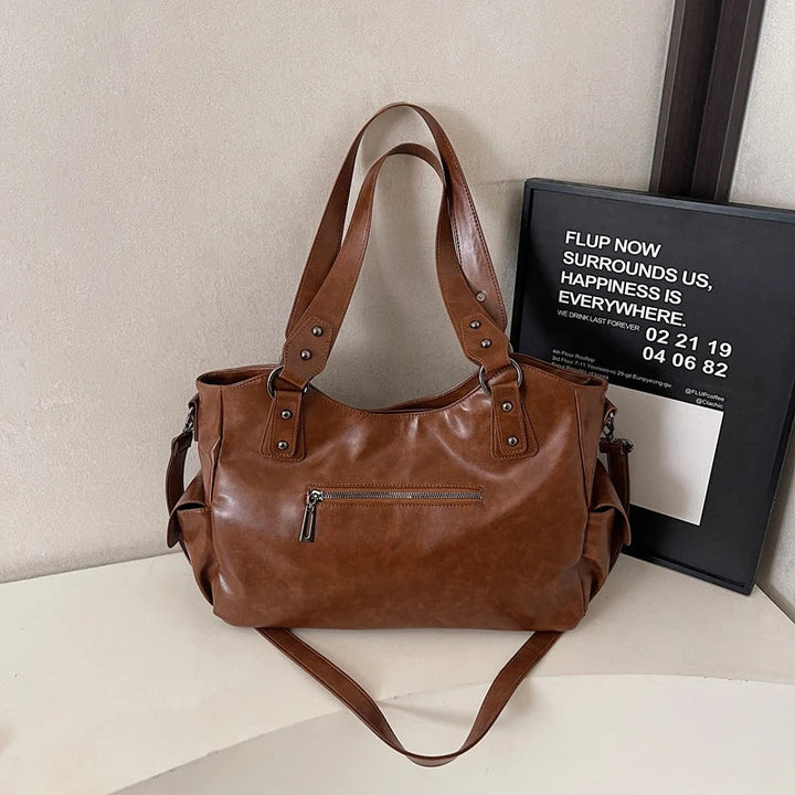 Sac cabas femme professionnel en similicuir noir, parfait pour le travail, les réunions, style chic et organisé.