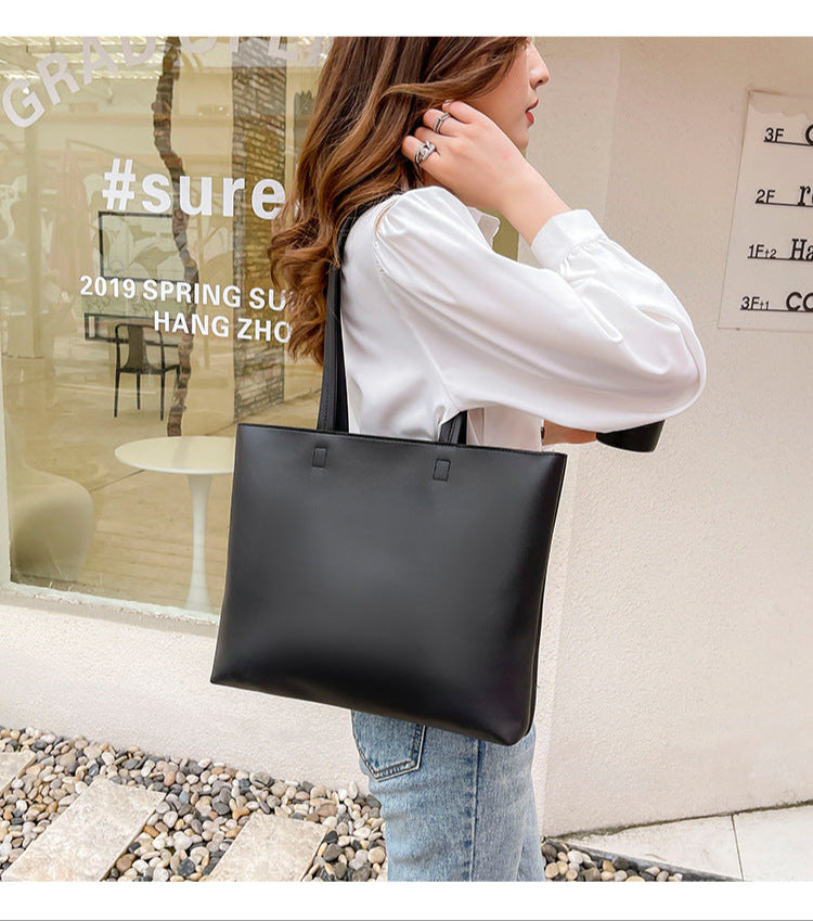 Sac cabas spacieux pour lycéenne et étudiante, parfait pour les cours. Grand compartiment fonctionnel.