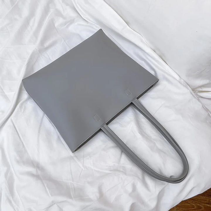 Sac cabas en similicuir doux, design moderne pour femme et étudiante. Très fonctionnel et stylé.