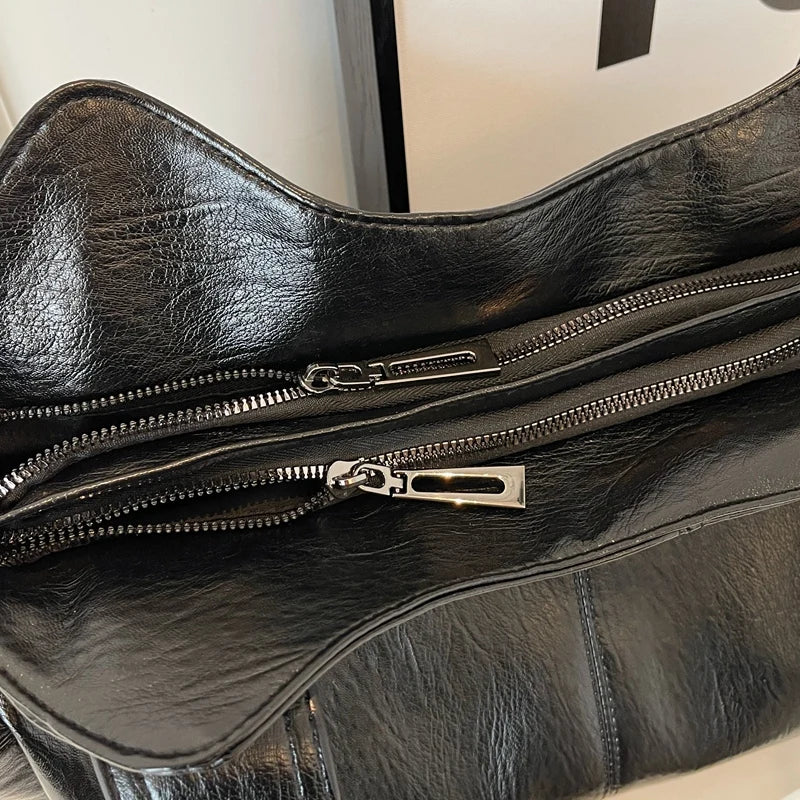 Sac femme élégant à bandoulière, modèle cabas, parfait pour le travail, les loisirs et la mode.
