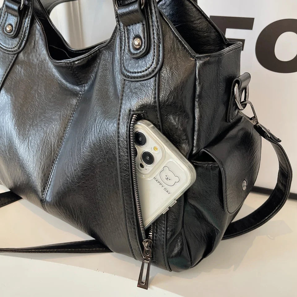 Sac cabas similicuir femme, à la fois mode et pratique, pour une organisation optimale au quotidien.