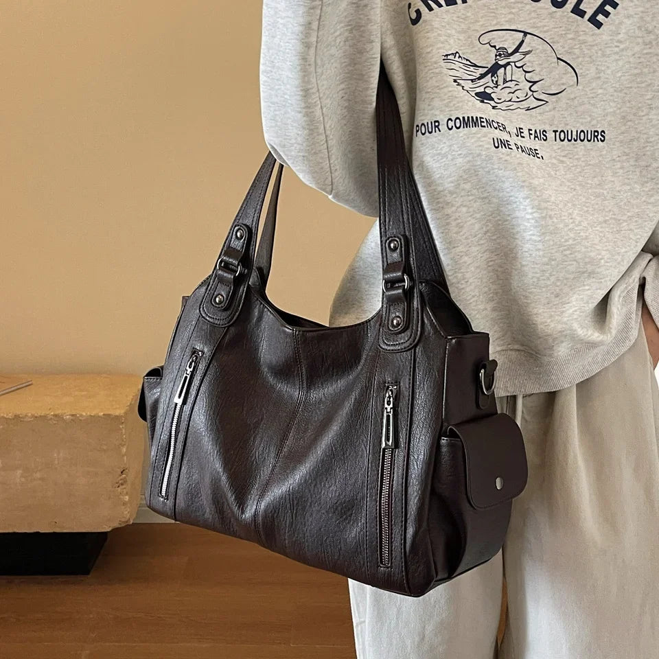 Sac à main cabas chic pour femme, avec bandoulière, idéal comme accessoire de mode féminin.