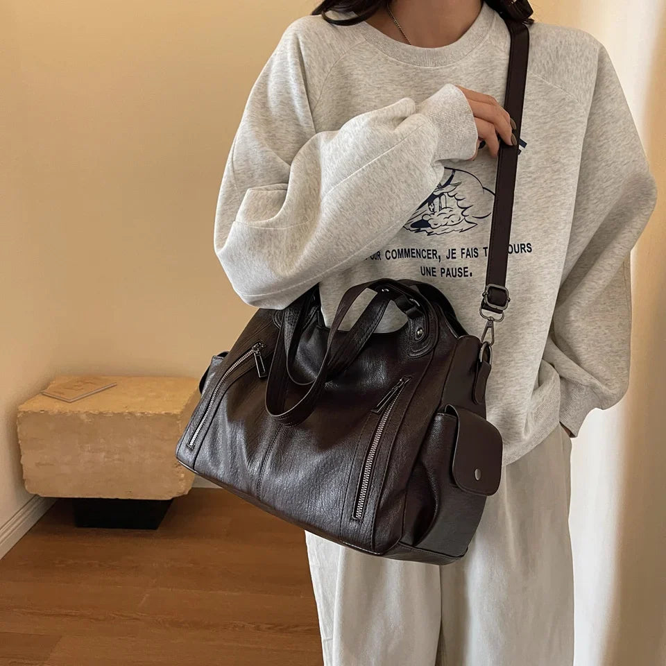 Grand sac cabas femme, style élégant et organisation pratique pour un usage quotidien.