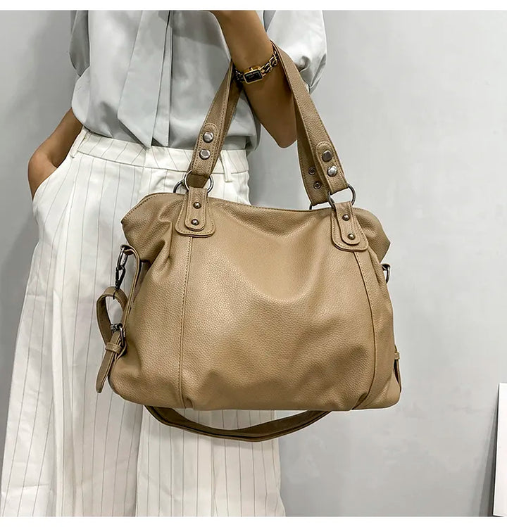 Sac cabas femme chic et fonctionnel, compagnon idéal des étudiantes au quotidien, alliant mode et praticité.