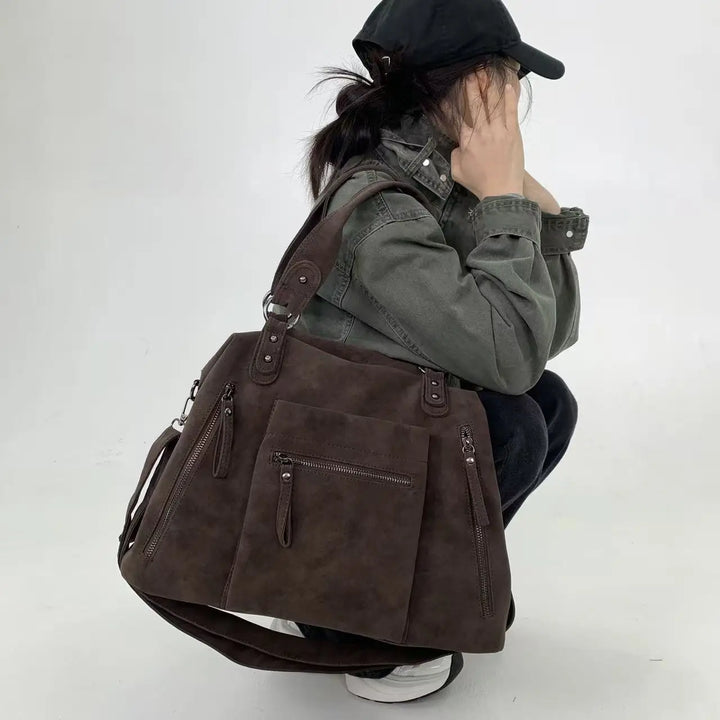 Grand sac cabas femme marron, idéal pour le quotidien, organiser vos affaires, cours ou ville.