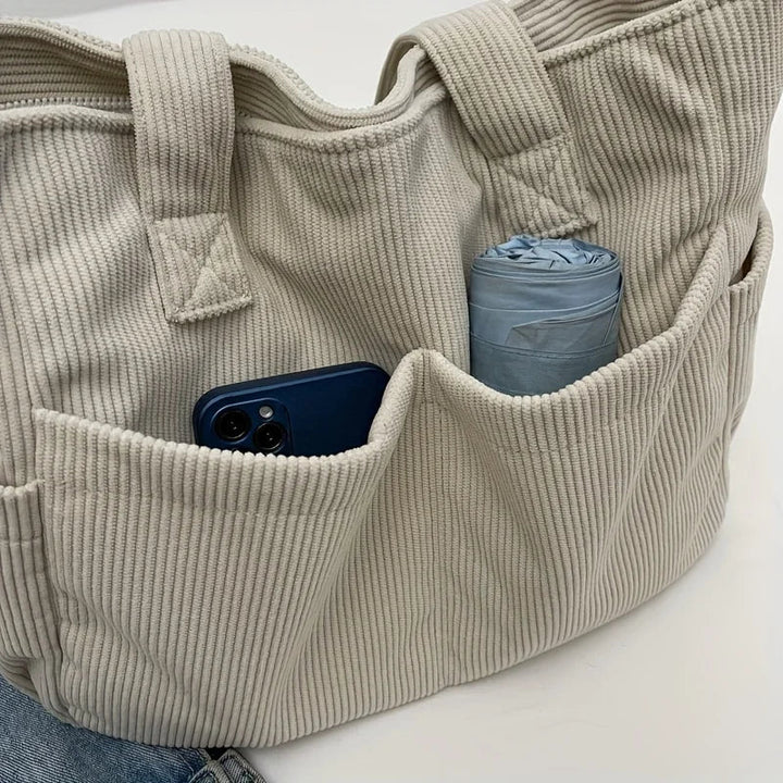 Sac tendance femme en velours côtelé, un accessoire mode indispensable pour votre look urbain.