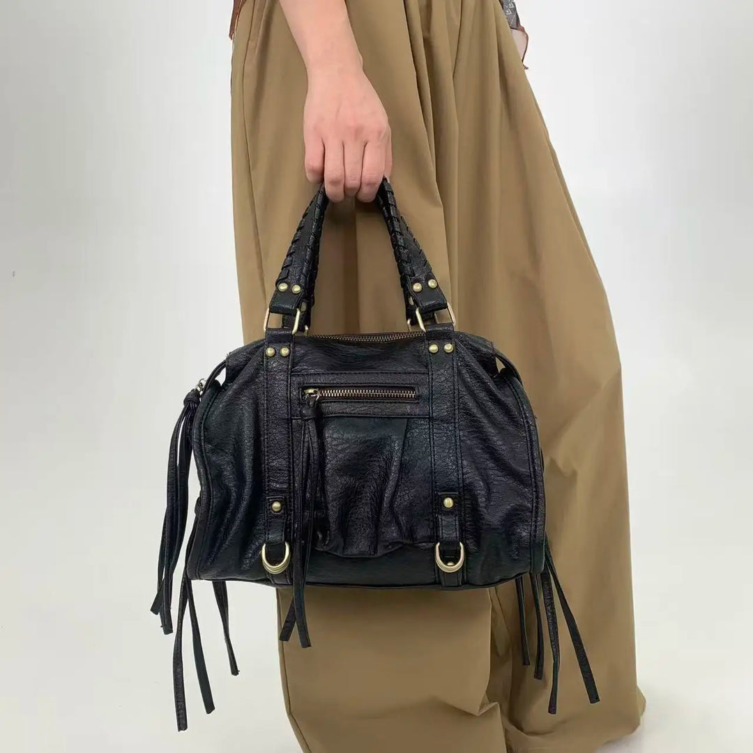 Sac femme "Rock Chic" en cuir synthétique, luxe et polyvalent, avec bandoulière. Parfait pour toute occasion.