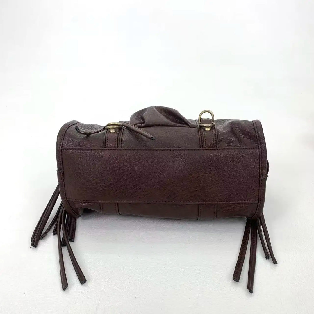 Sac cabas femme élégant, accessoire mode en cuir synthétique. Apporte une touche de luxe à votre tenue.