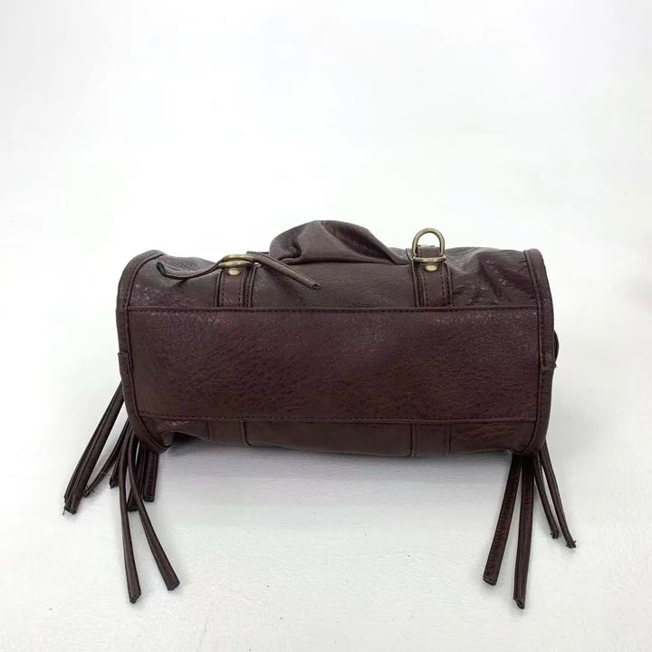 Sac cabas femme élégant, accessoire mode en cuir synthétique. Apporte une touche de luxe à votre tenue.