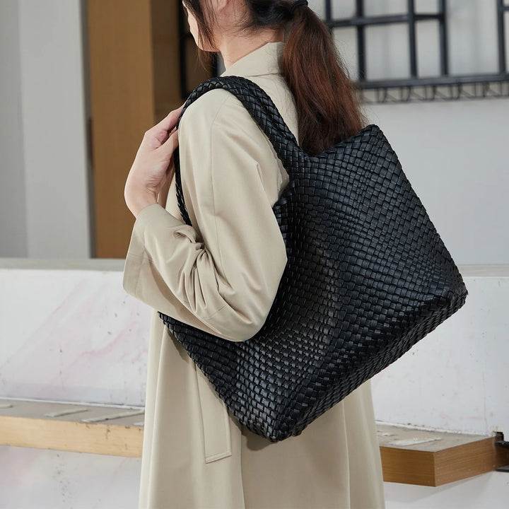 Sac à main femme chic, modèle cabas épaule, grand format pour toutes vos affaires.