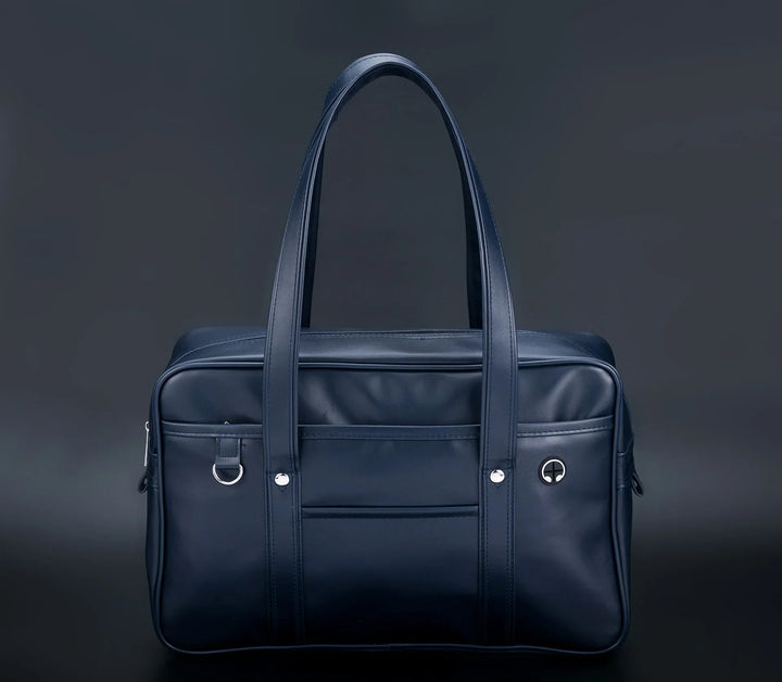 Gros plan d'un sac cabas cuir PU noir, mettant en valeur la texture et la grande capacité.
