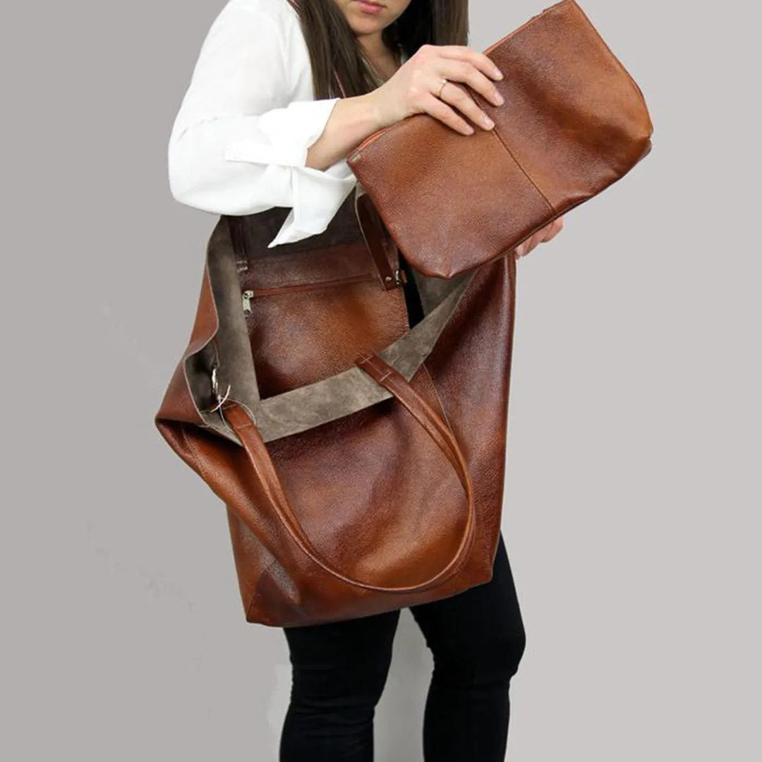 Vue détaillée d'un sac cabas femme marron en cuir PU, montrant la texture et la qualité du matériau.