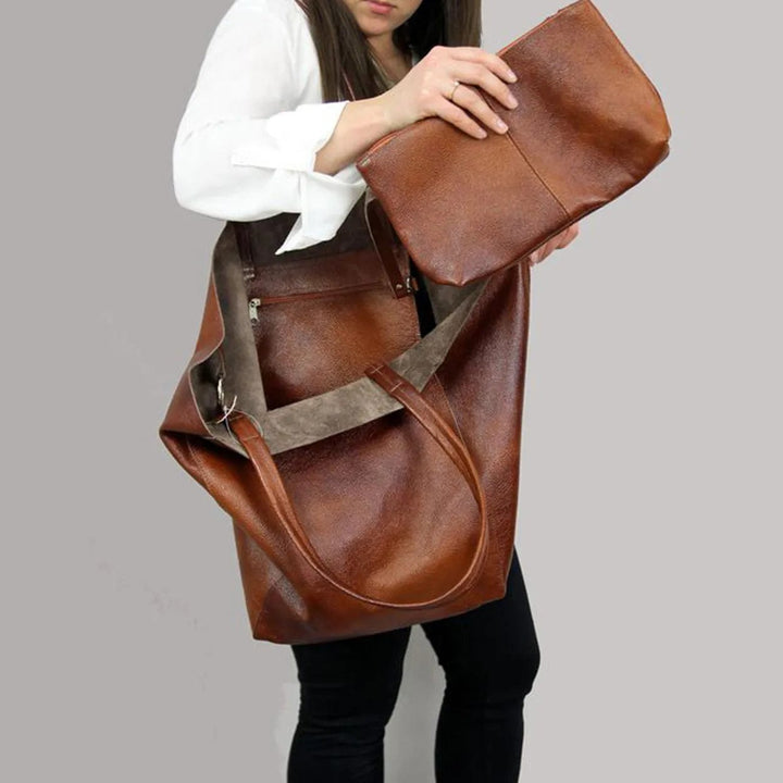 Vue détaillée d'un sac cabas femme marron en cuir PU, montrant la texture et la qualité du matériau.