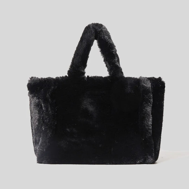 Sac à main noir doux en fausse fourrure pour femme. Un accessoire chic et vegan, idéal pour l'hiver.