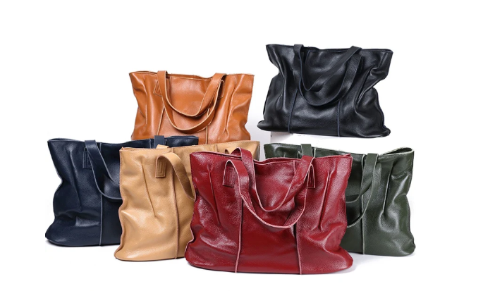 Sac cabas grand format en cuir souple camel avec fermeture zippée, idéal pour femme moderne et élégante.