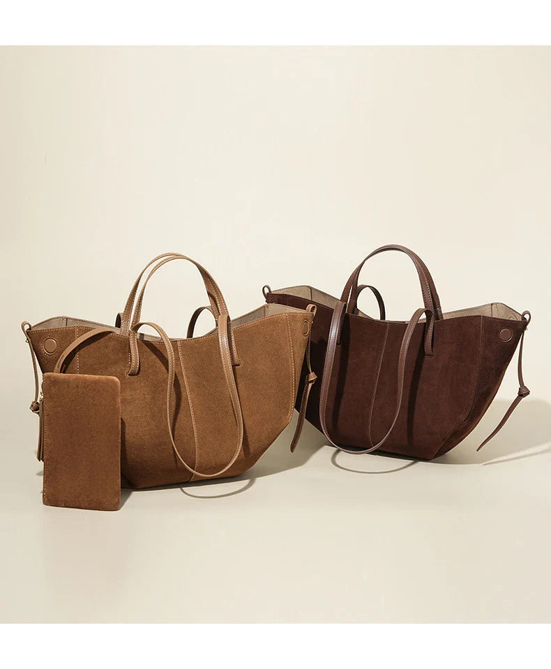 Sac à main cabas en daim marron pour femmes, idéal pour transporter vos essentiels avec élégance.
