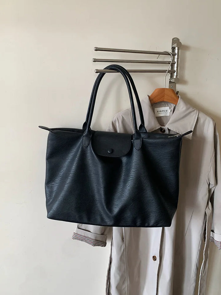 Grand sac cabas femme, compartiments organisés. Idéal pour cours et travail. Design moderne en similicuir.