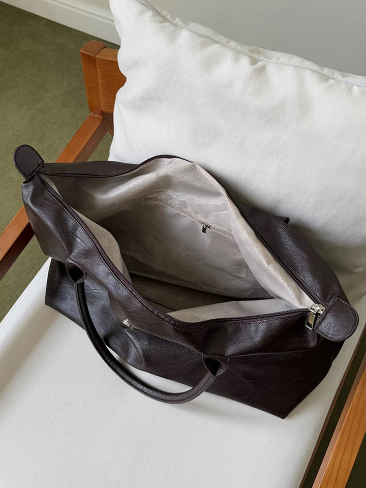 Sac cabas marron similicuir, grand format. Accessoire mode indispensable pour femme active, stylé et pratique.