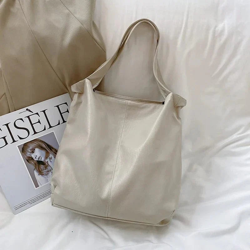Vue de dos du sac cabas femme en cuir vegan noir, lignes épurées et modernes