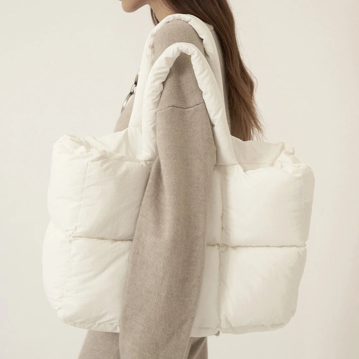 Grand sac shopping matelassé en nylon pour femme, léger et chic, pratique pour tous les jours.