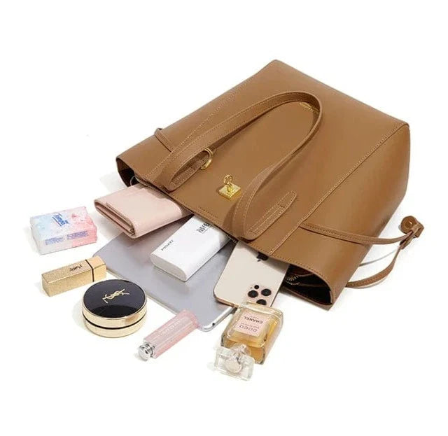 Sac à bandoulière marron et noir, vue de côté, montrant sa forme et son allure chic