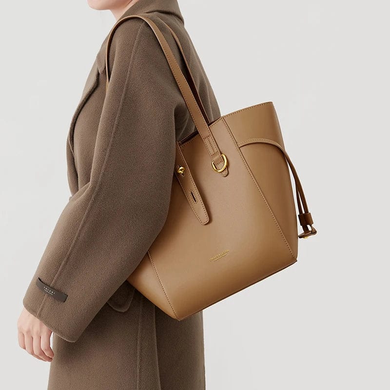 Sac fourre-tout marron chic en cuir végan, avec bandoulière, idéal pour femme active