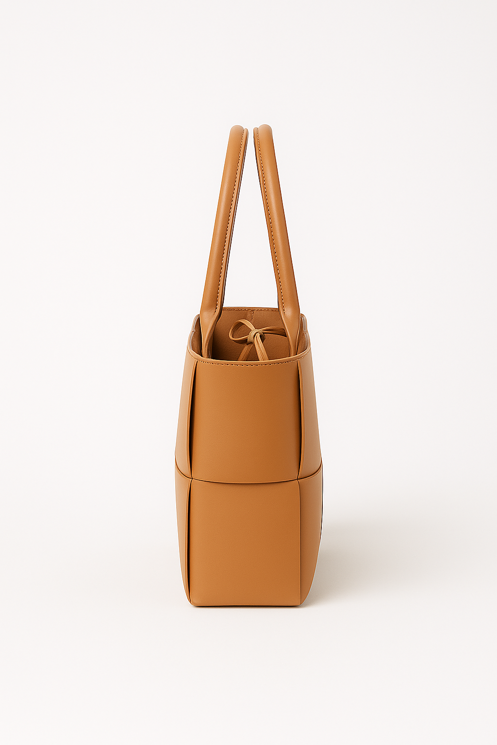 "sac cabas NOXA brun en cuir tressé élégant, design minimaliste pour femmes, parfait pour toute occasion, style urbain"
