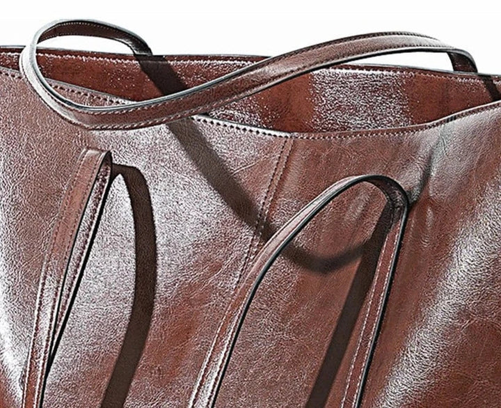 Sac cabas ordinateur femme marron en cuir véritable, moderne, robuste et élégant, parfait pour le travail ou les études.