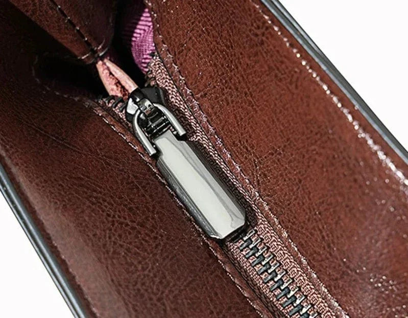 Sac cabas ordinateur femme marron en cuir véritable, moderne, robuste et élégant, parfait pour le travail ou les études.