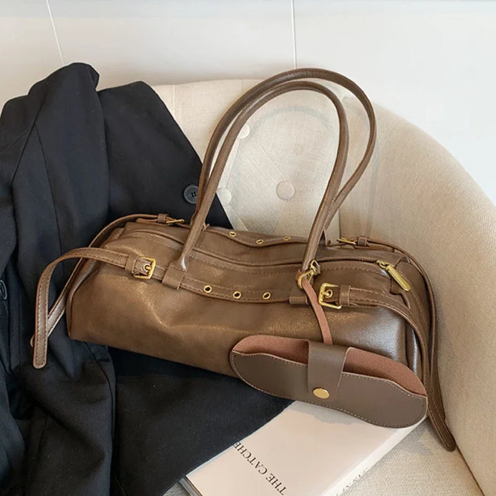 Détail sac cabas Dhalia femme en similicuir, texture élégante, sac épaule chic et fonctionnel.