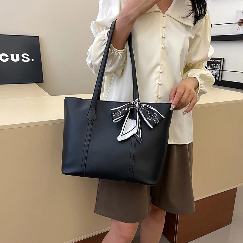 Sac cabas organiseur femme, grand et pratique pour l'épaule, en similicuir écologique, style quotidien.