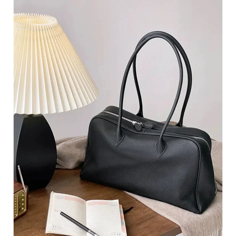 Sac cabas Sanza élégant porté épaule, accessoire de mode pour femme, grand format pour toutes occasions.