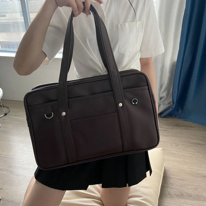 Sac cabas stylé pour lycéennes, cuir PU noir, spacieux, avec compartiment ordinateur portable et poches pratiques.