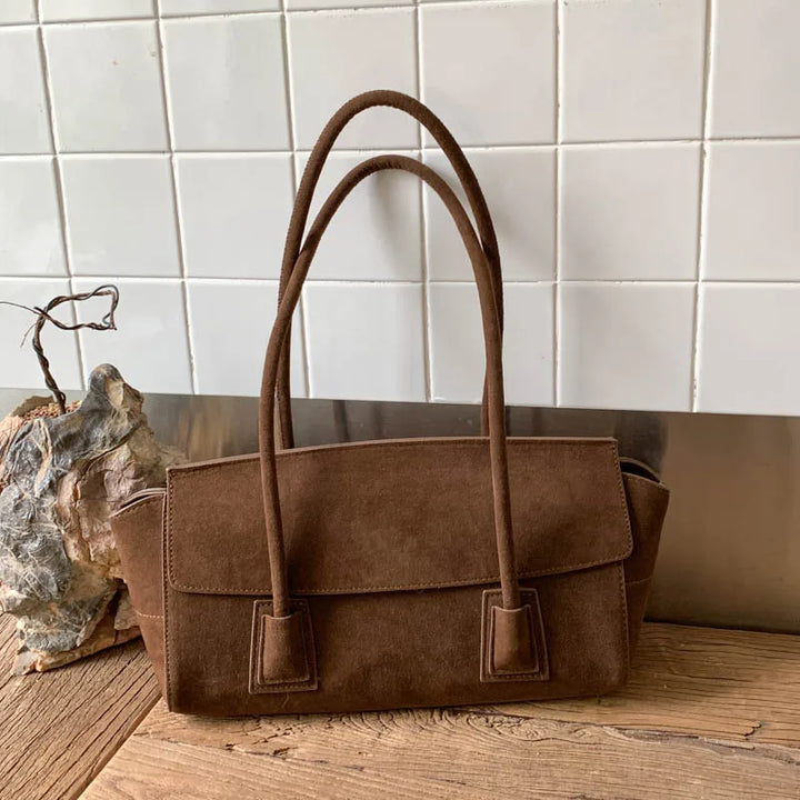 Sac cabas Zély gris, élégant et moderne, en daim, porté épaule, accessoire femme pour le quotidien.