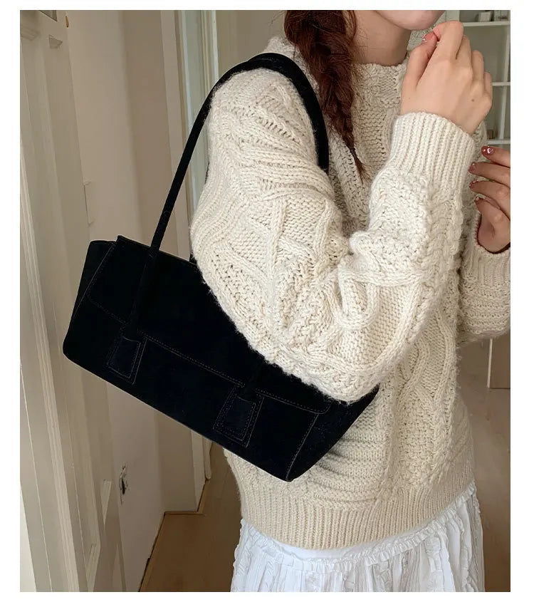 Sac cabas Zély marron, élégant et pratique en daim, accessoire femme pour un style quotidien chic.