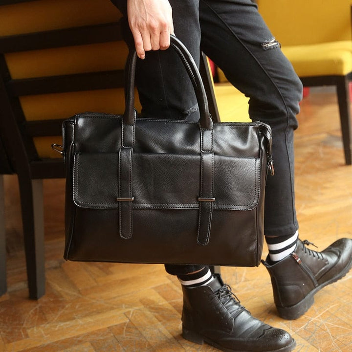 Sac d'ordinateur en cuir noir pour homme, élégant et professionnel, idéal pour le travail quotidien.