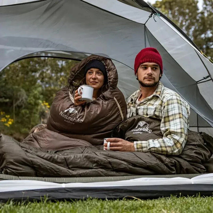 "Sac de couchage outdoor ultraléger gris, design ergonomique, isolation thermique optimale pour camping et trek."