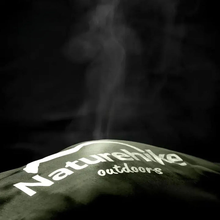 "Sac de couchage outdoor ultraléger gris, design ergonomique, isolation thermique optimale pour camping et trek."