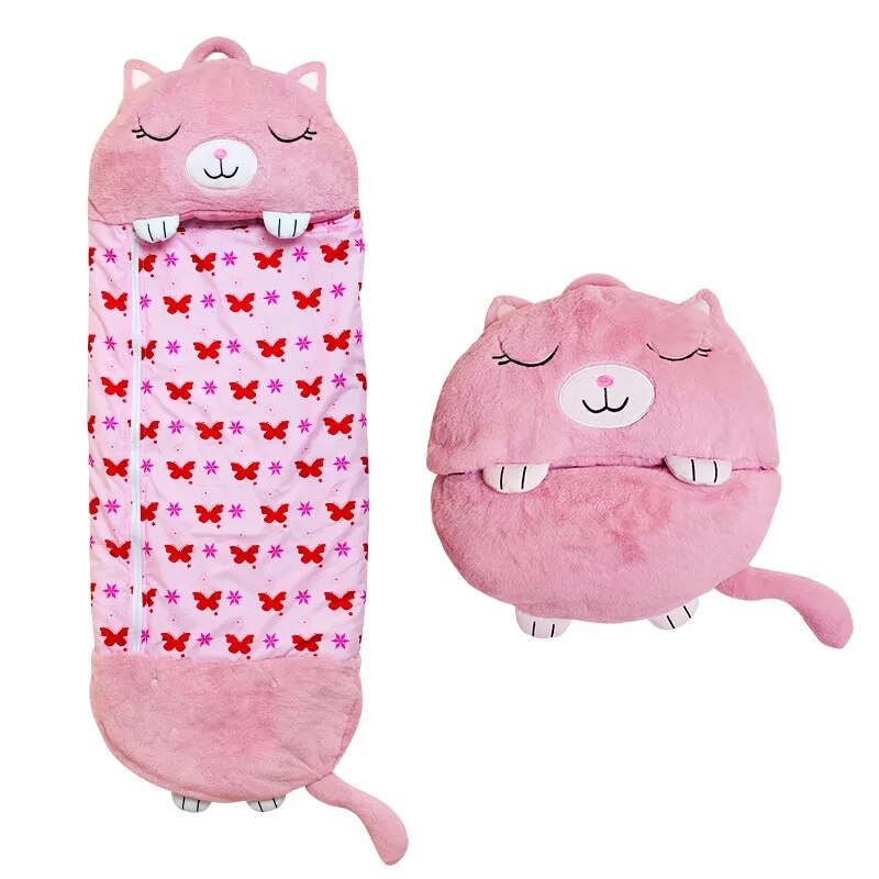 Coussin doudou transformable en sac de couchage pour le confort des enfants.