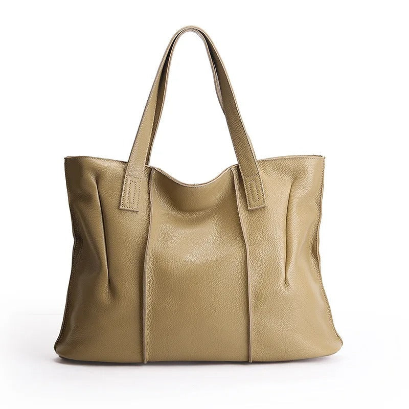 Sac de mode femme en cuir souple, polyvalent pour cours, travail ou usage quotidien. Chic et organisé.