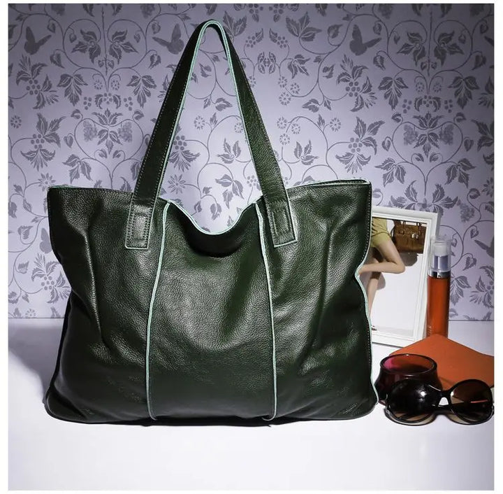 Sac à bandoulière femme en cuir, multiples poches pour une organisation parfaite des cours et documents.