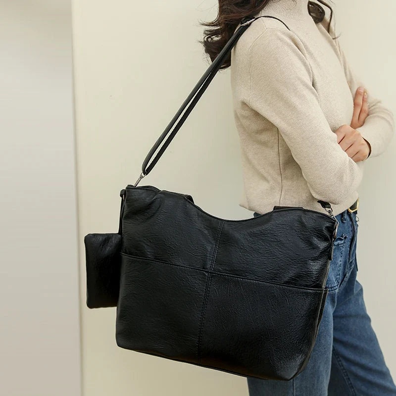 Sac collège femme avec organisateur interne, parfait pour étudiantes, style tendance.