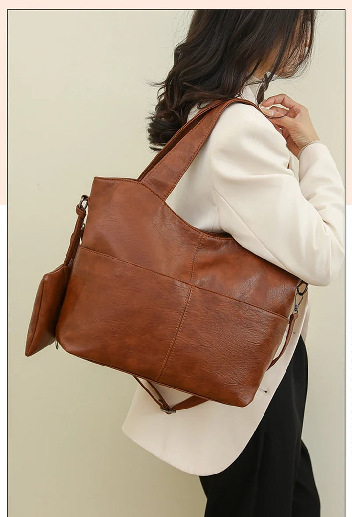 Sac de cours noir femme, en similicuir résistant, style collège chic et fonctionnel.